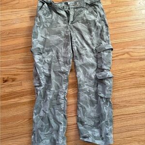 Abercrombie & Fitch Women's Camouflage Cargo Pants